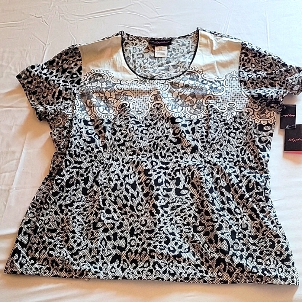 Baby Phat black & white size 2XL 100% cotton scrub top. NEW WITH TAG.